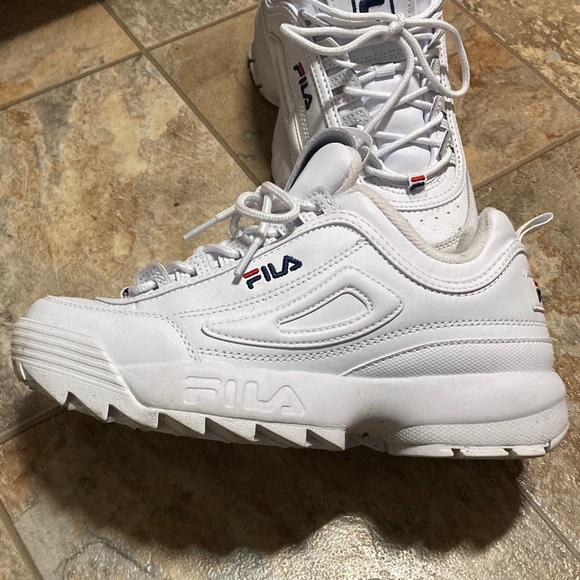 Fila Classic White Athletic Shoes - Picture 1 of 4